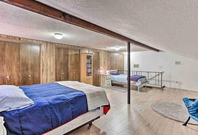 Cozy Washington Escape Near Hiking & Golfing!