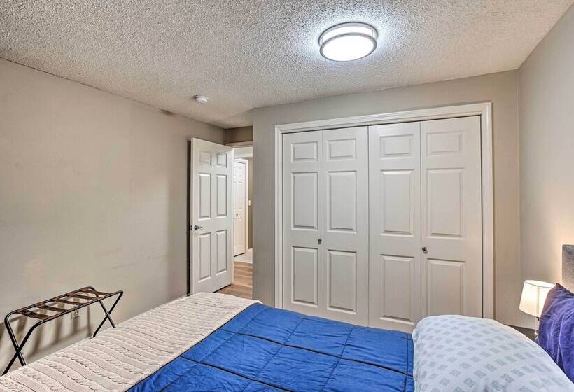 Cozy Washington Escape Near Hiking & Golfing!