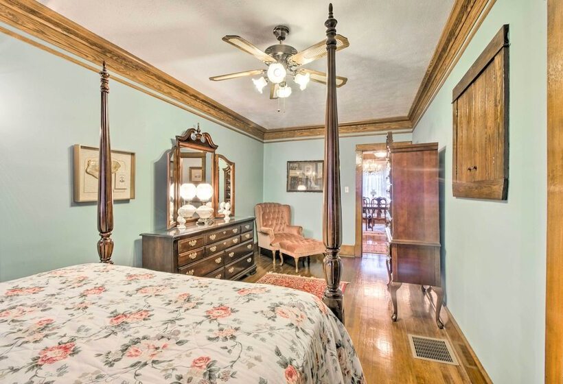 Damascus Home W/fire Pit & Views, Walk To Shops!