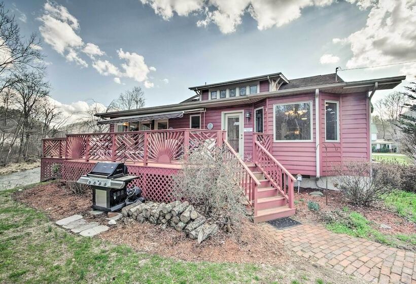 Damascus Home W/fire Pit & Views, Walk To Shops!