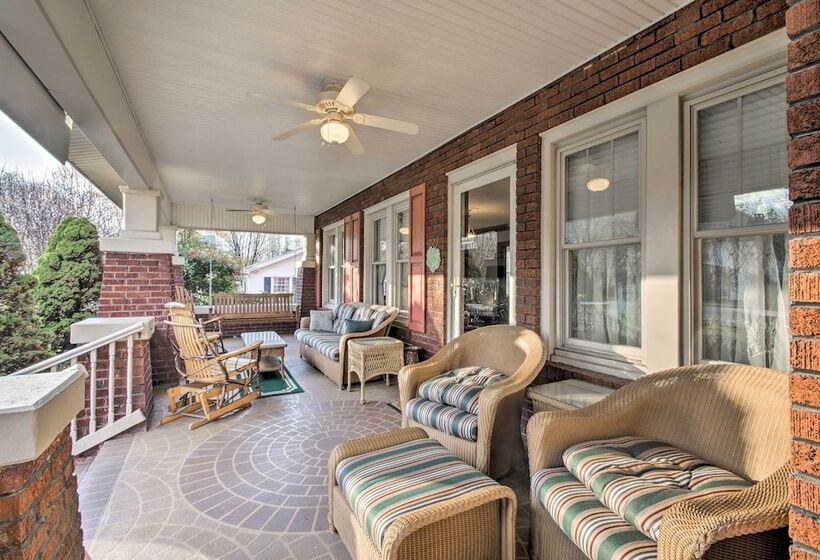 Damascus Home W/fire Pit & Views, Walk To Shops!