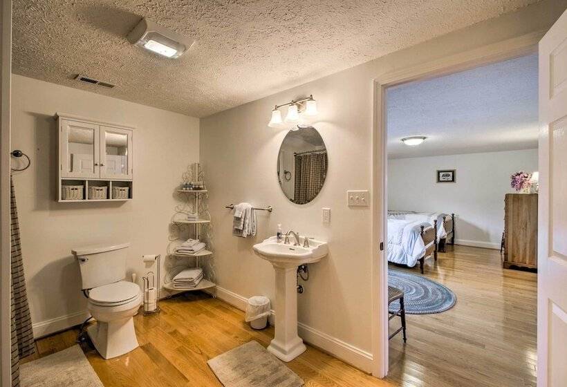 Damascus Home W/fire Pit & Views, Walk To Shops!