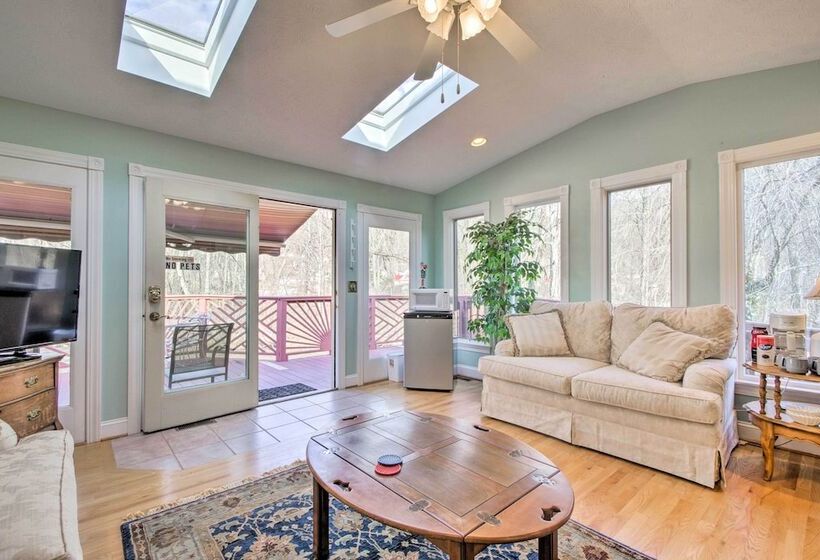 Damascus Home W/fire Pit & Views, Walk To Shops!