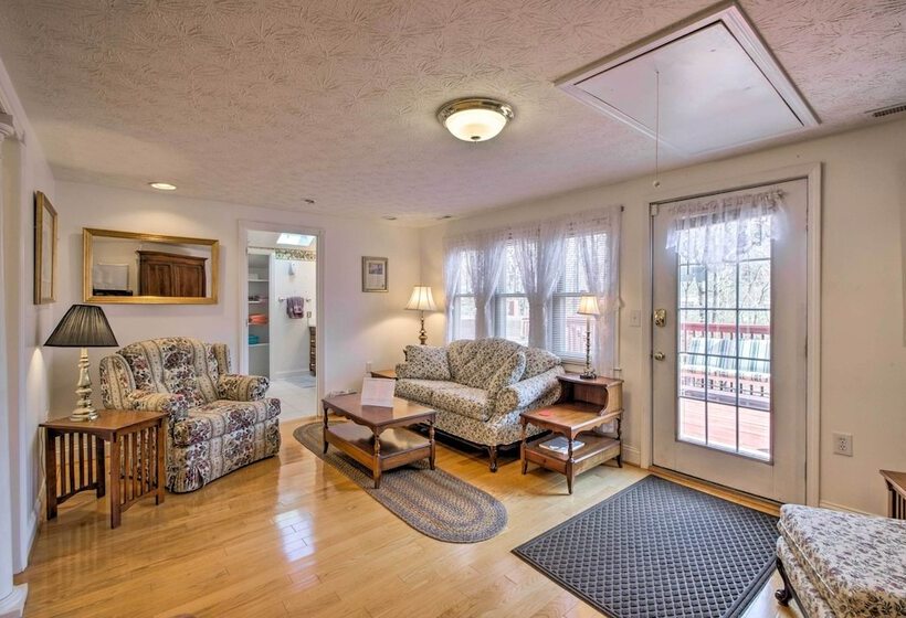 Damascus Home W/fire Pit & Views, Walk To Shops!