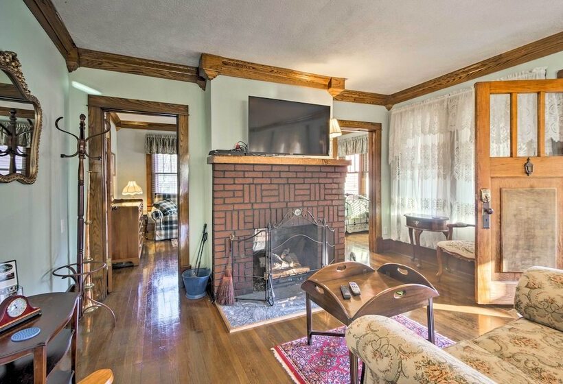 Damascus Home W/fire Pit & Views, Walk To Shops!