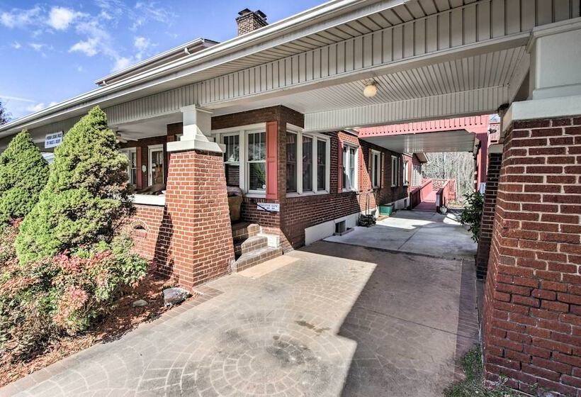 Damascus Home W/fire Pit & Views, Walk To Shops!