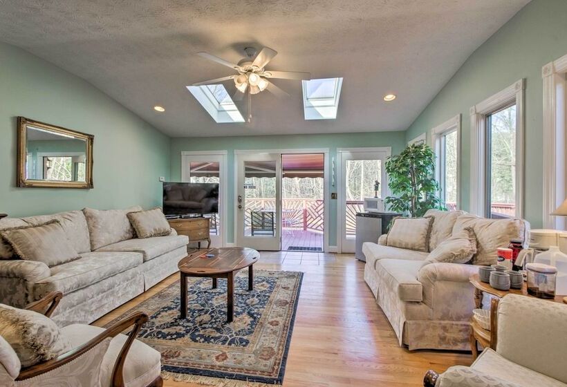 Damascus Home W/fire Pit & Views, Walk To Shops!