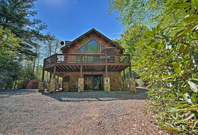 Fire Pit & Hot Tub: Poconos Family Cabin!