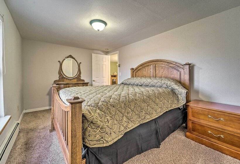 Dolores Ranch Cabin W/ Hot Tub & 1 Acre Yard!