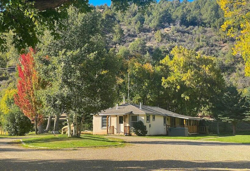 Dolores Ranch Cabin W/ Hot Tub & 1 Acre Yard!
