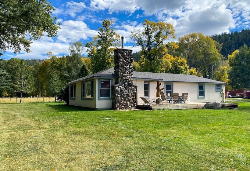 Dolores Ranch Cabin W/ Hot Tub & 1 Acre Yard!