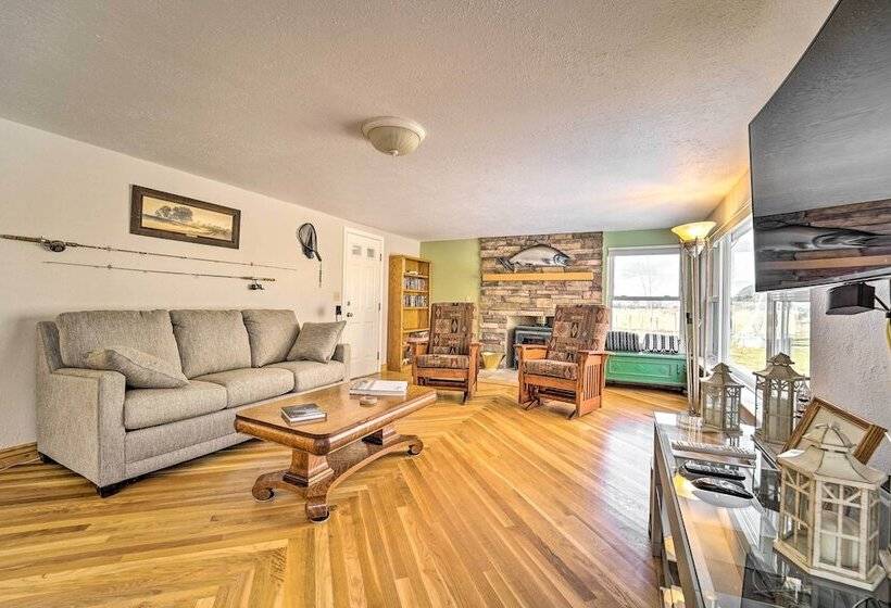 Dolores Ranch Cabin W/ Hot Tub & 1 Acre Yard!