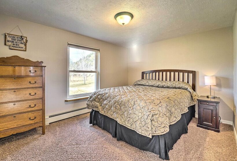 Dolores Ranch Cabin W/ Hot Tub & 1 Acre Yard!