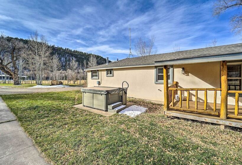 Dolores Ranch Cabin W/ Hot Tub & 1 Acre Yard!