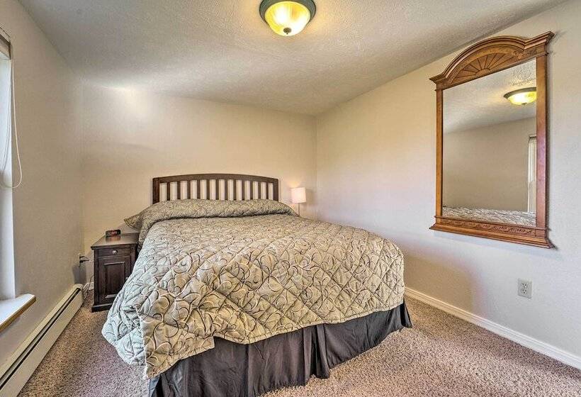 Dolores Ranch Cabin W/ Hot Tub & 1 Acre Yard!