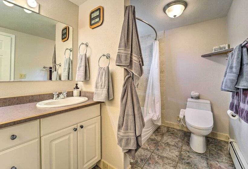 Dolores Ranch Cabin W/ Hot Tub & 1 Acre Yard!