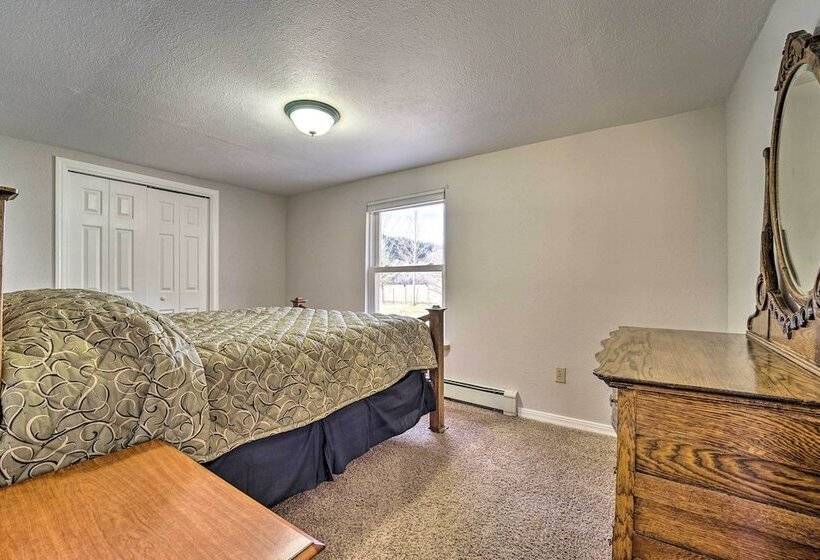 Dolores Ranch Cabin W/ Hot Tub & 1 Acre Yard!