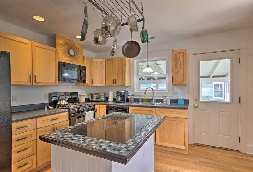 Downtown Brevard Home: Walk To Bars & Breweries!