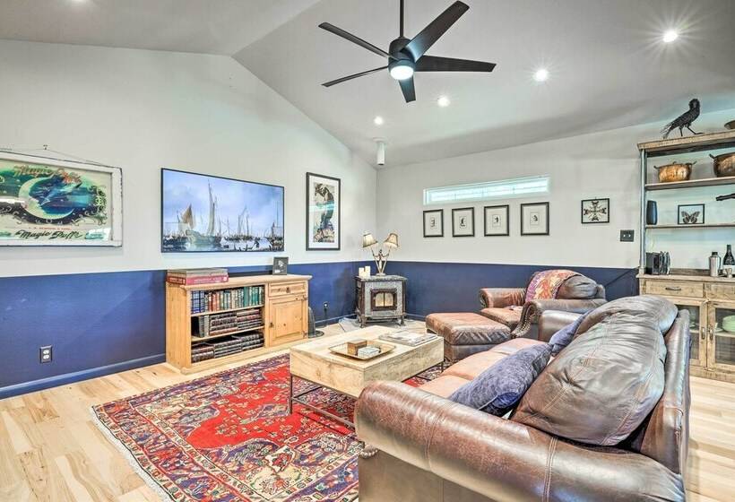 Dripping Springs Cabin W/ Pool, Hill Country Views