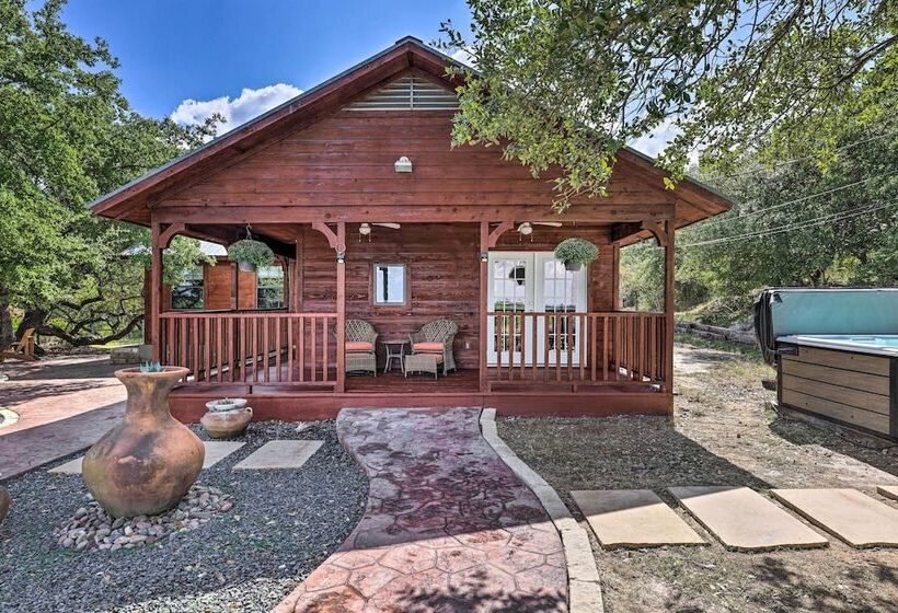 Dripping Springs Cabin W/ Pool, Hill Country Views