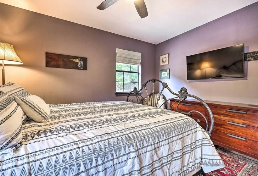 Dripping Springs Cabin W/ Pool, Hill Country Views