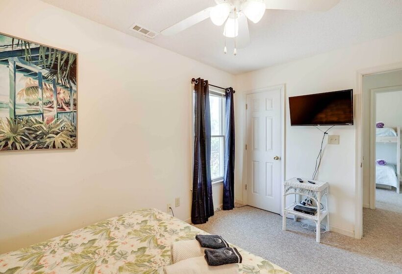 Dunn Dreamin : Hot Tub, Pirate Fort, & Fire Pit!