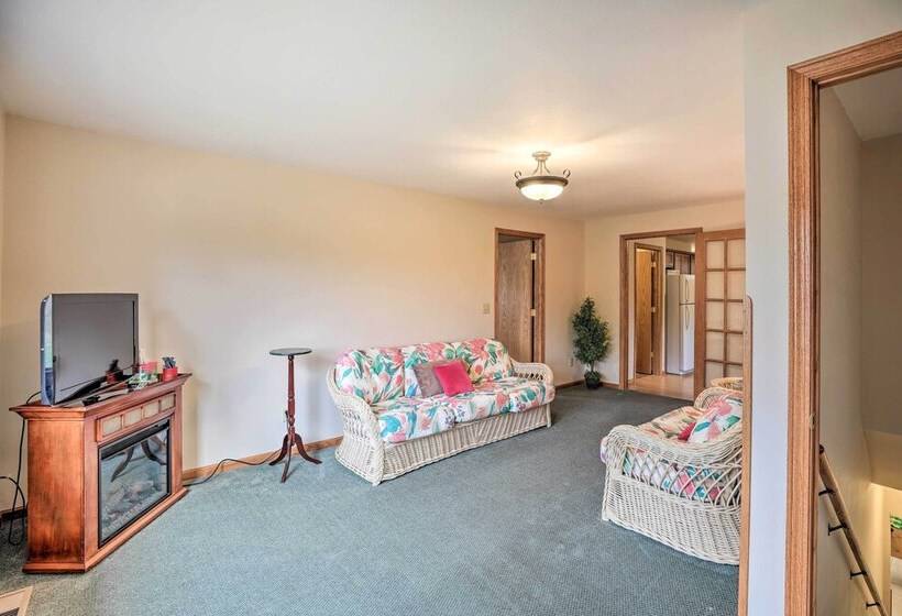 Eagles View  W/ Game Room   Walk To River!