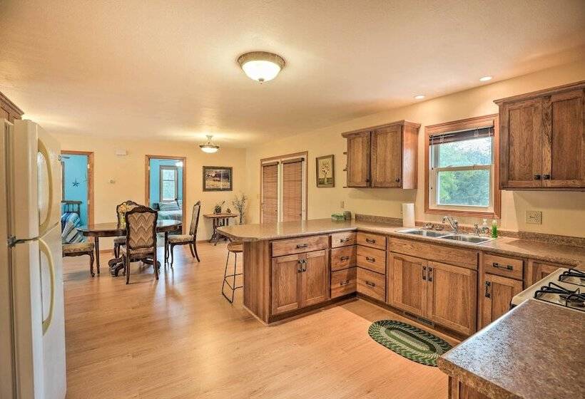 Eagles View  W/ Game Room   Walk To River!