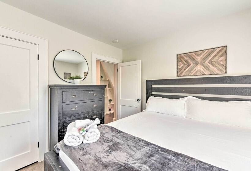 Elegant Charlotte Home W/ Fire Pit & Patio!