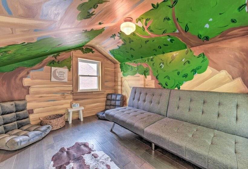 Elegant Charlotte Home W/ Fire Pit & Patio!