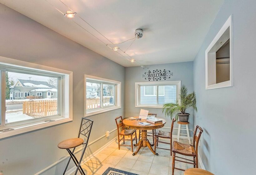 Elegant Stone Cottage: Steps To Crystal Lake Beach