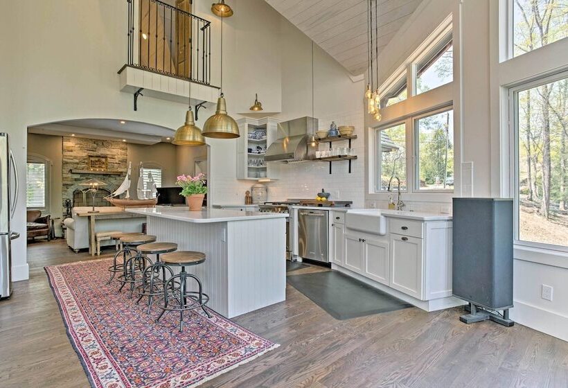 Enchanting Tryon Home W/ Hot Tub ~ 14 Mi To Tiec!