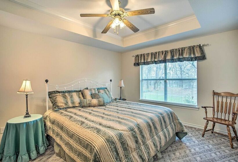 Family Alba Home W/ Boat Dock On Lake Fork!