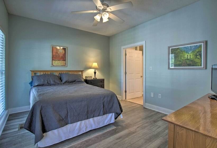 Family Friendly Home W/ Pool, Easy Walk To Beach!