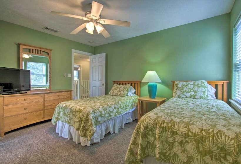 Family Friendly Home W/ Pool, Easy Walk To Beach!