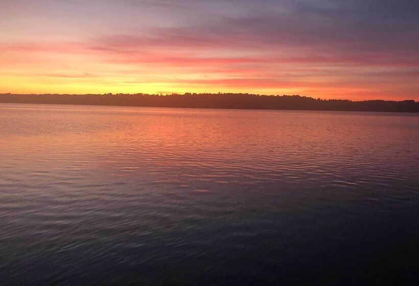 Four Season Lake Cabin W/ Canoe & Paddle Boat!
