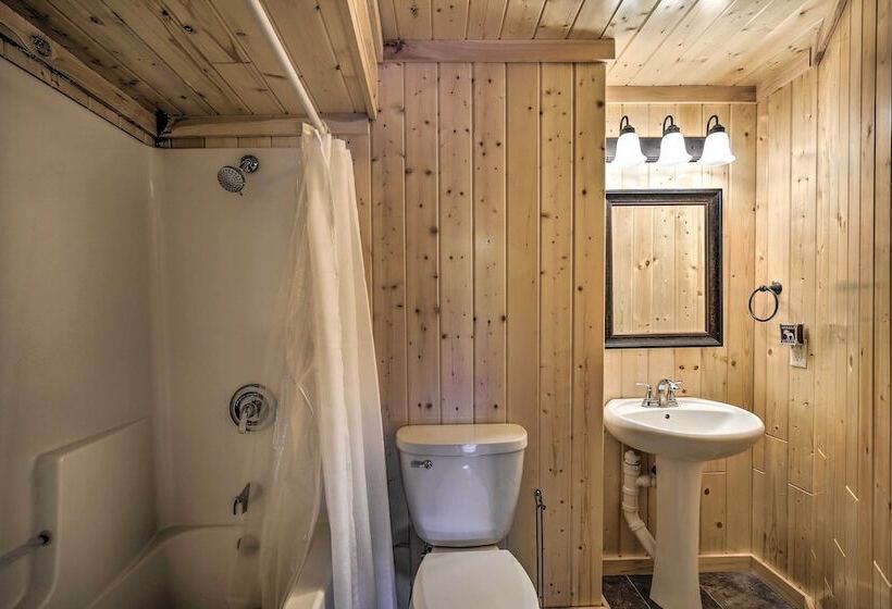 Four Season Lake Cabin W/ Canoe & Paddle Boat!