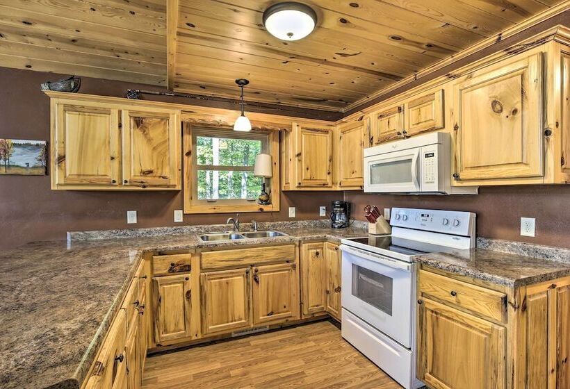 Four Season Lake Cabin W/ Canoe & Paddle Boat!