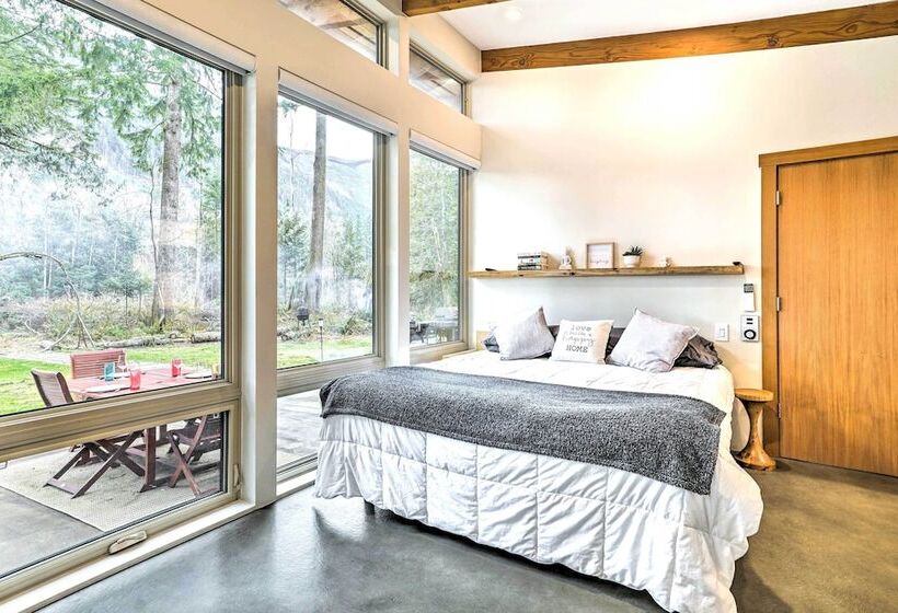 Gold Bar Cabin On Skykomish River: Heated Swim Spa