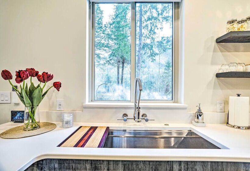 Gold Bar Cabin On Skykomish River: Heated Swim Spa