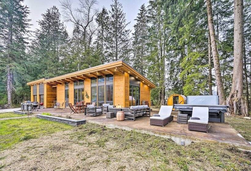 Gold Bar Cabin On Skykomish River: Heated Swim Spa
