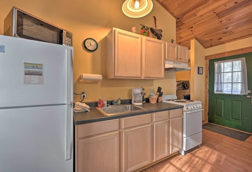 Gone Hiking  Bryson City Cabin W/ Hot Tub & Grill