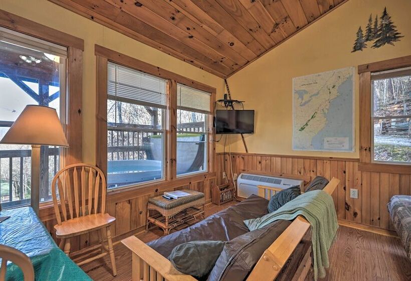 Gone Hiking  Bryson City Cabin W/ Hot Tub & Grill