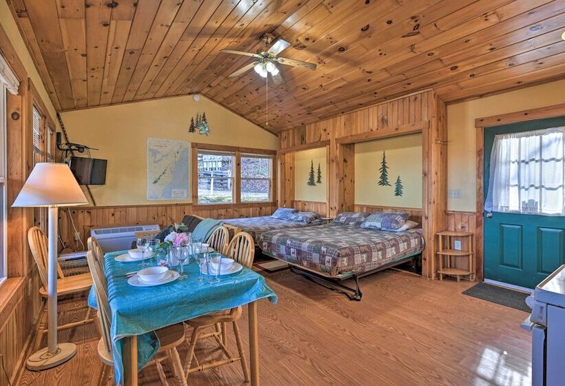 Gone Hiking  Bryson City Cabin W/ Hot Tub & Grill