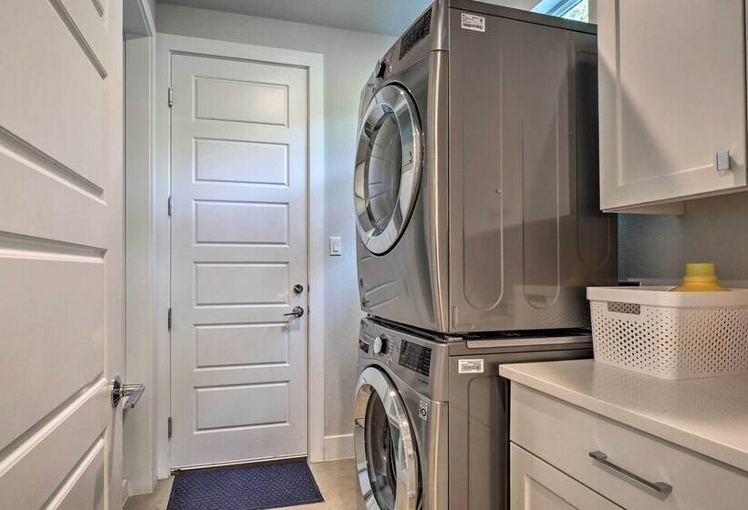 Gorgeous Georgetown Home, Walk To The Square!