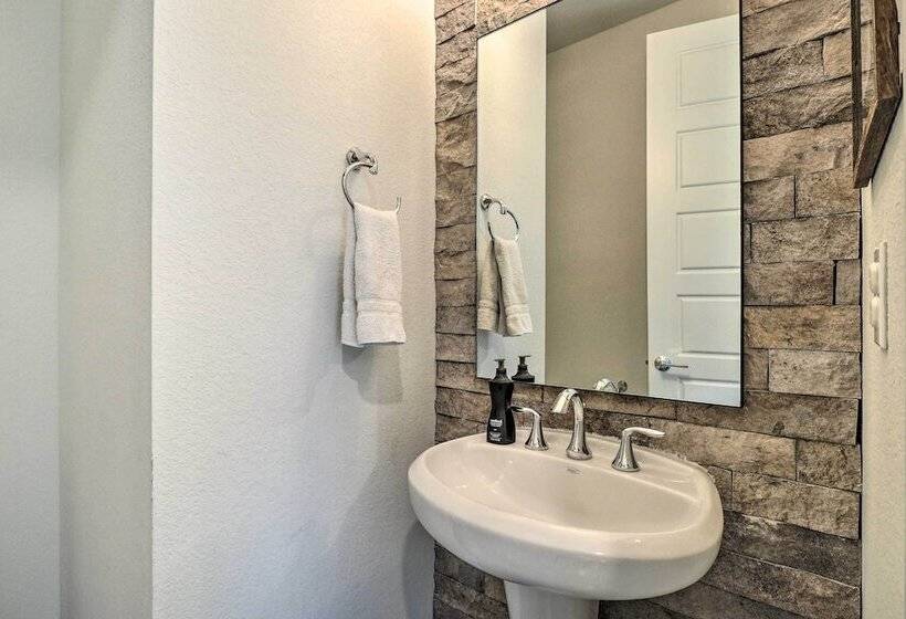 Gorgeous Georgetown Home, Walk To The Square!