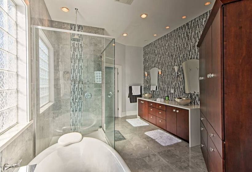 Gorgeous Ocean Springs Waterfront Home W/ Dock!