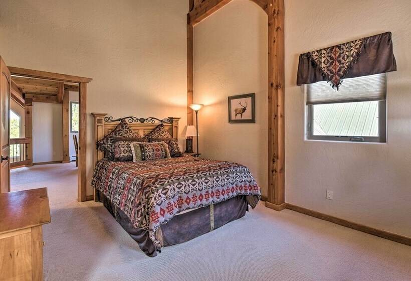 Grand Angel Fire Retreat W/ Hot Tub & Fire Pit!