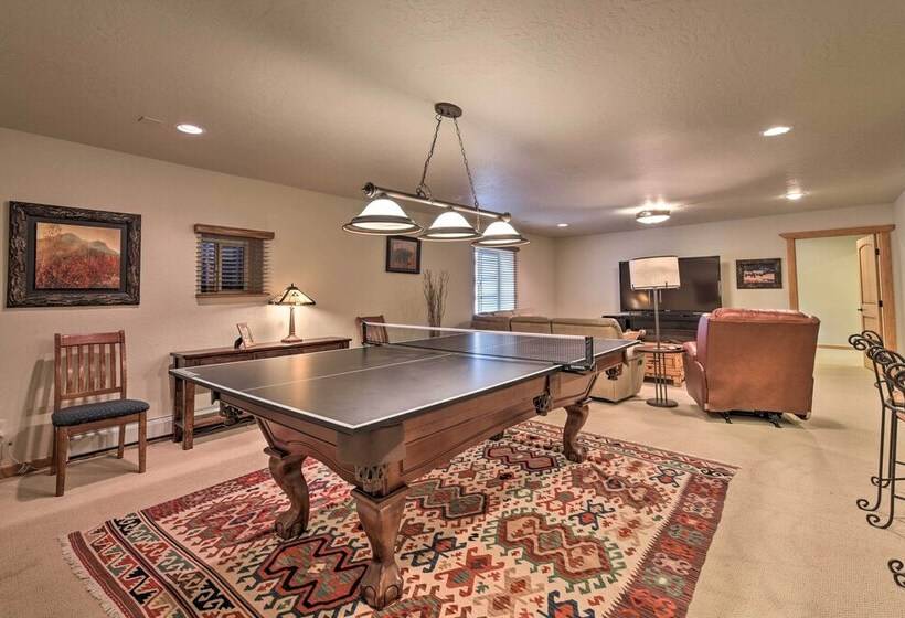 Grand Angel Fire Retreat W/ Hot Tub & Fire Pit!