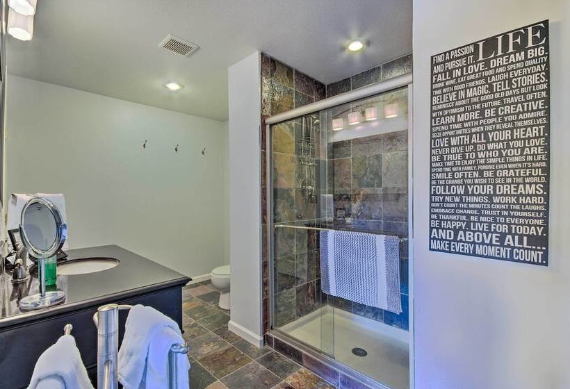 Gravois Mills Home: Boating Vacation!